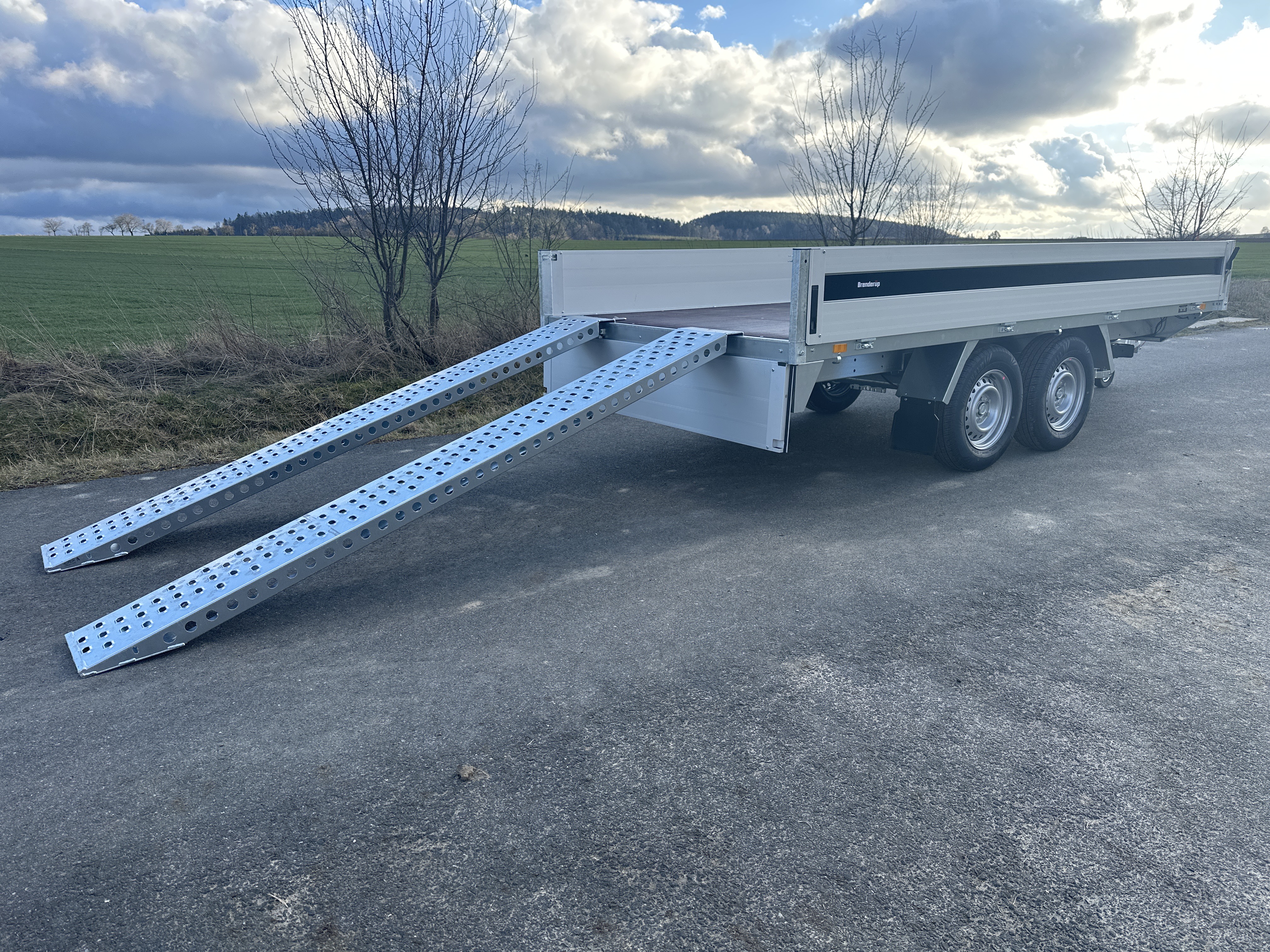 Přívěsný vozík Brenderup 5375 - INTEGROVANÉ NÁJEZDY , 375x180x35
