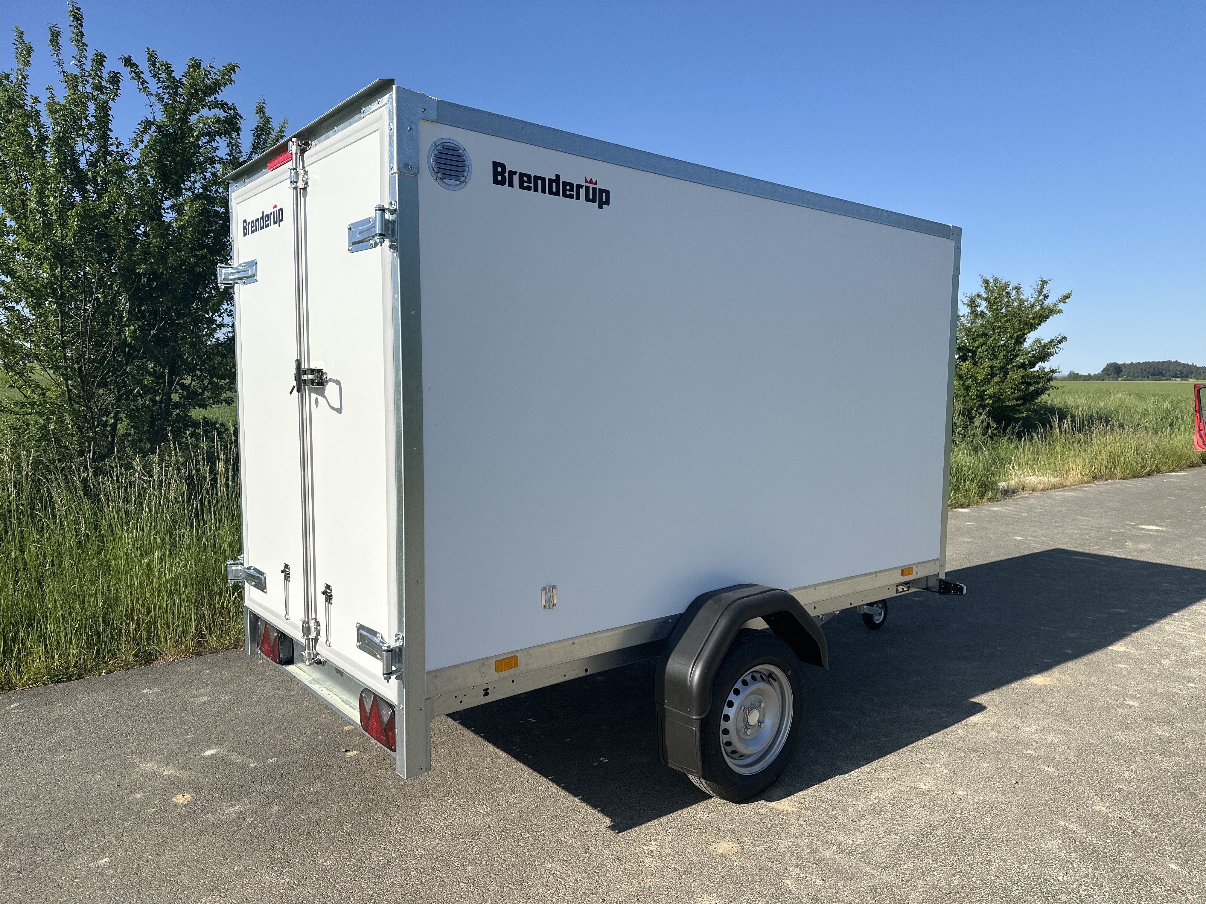 Skříňový přívěs Brenderup CD260UBD750 dveře 260x130x150