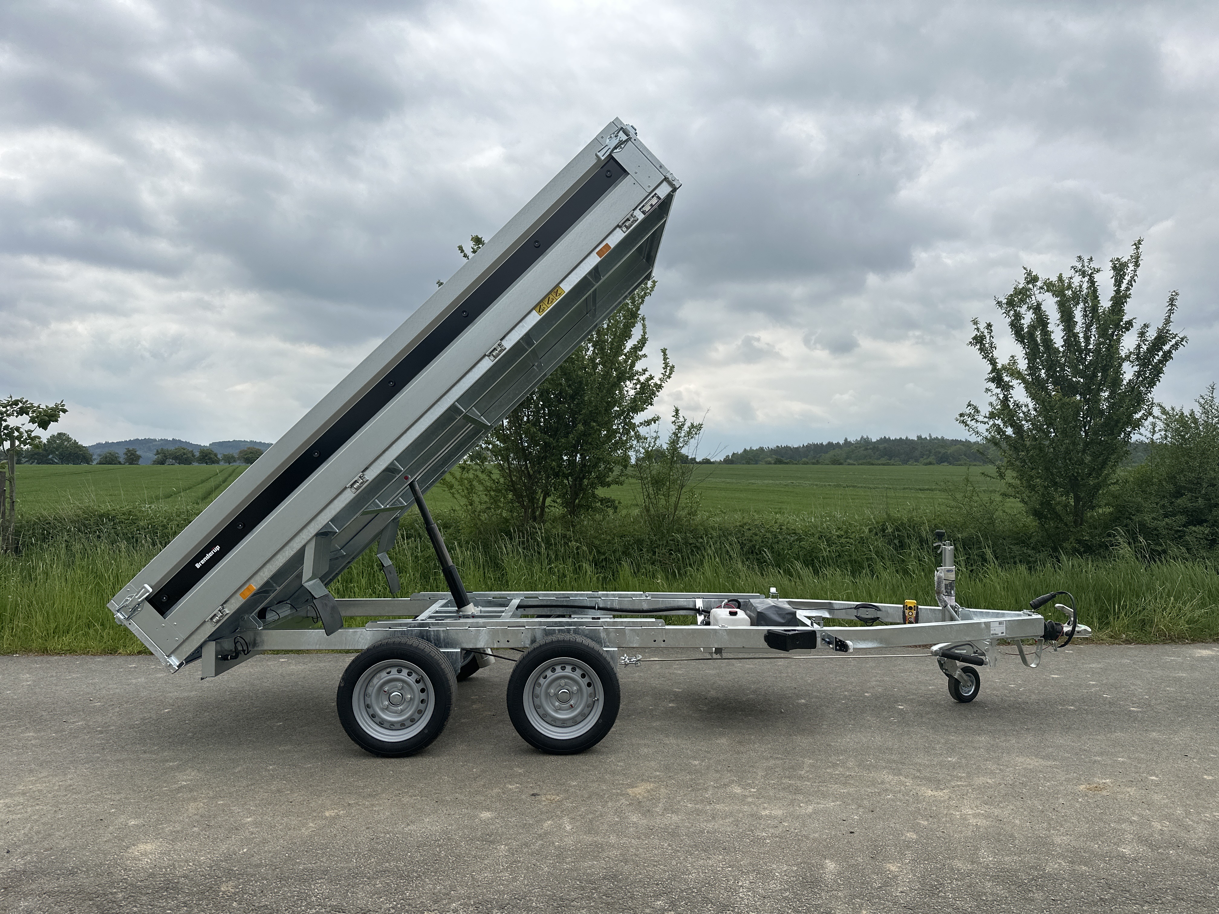 Elektrohydraulický sklápěč Brenderup BT4310STB 2700 kg, 3080x1680x350