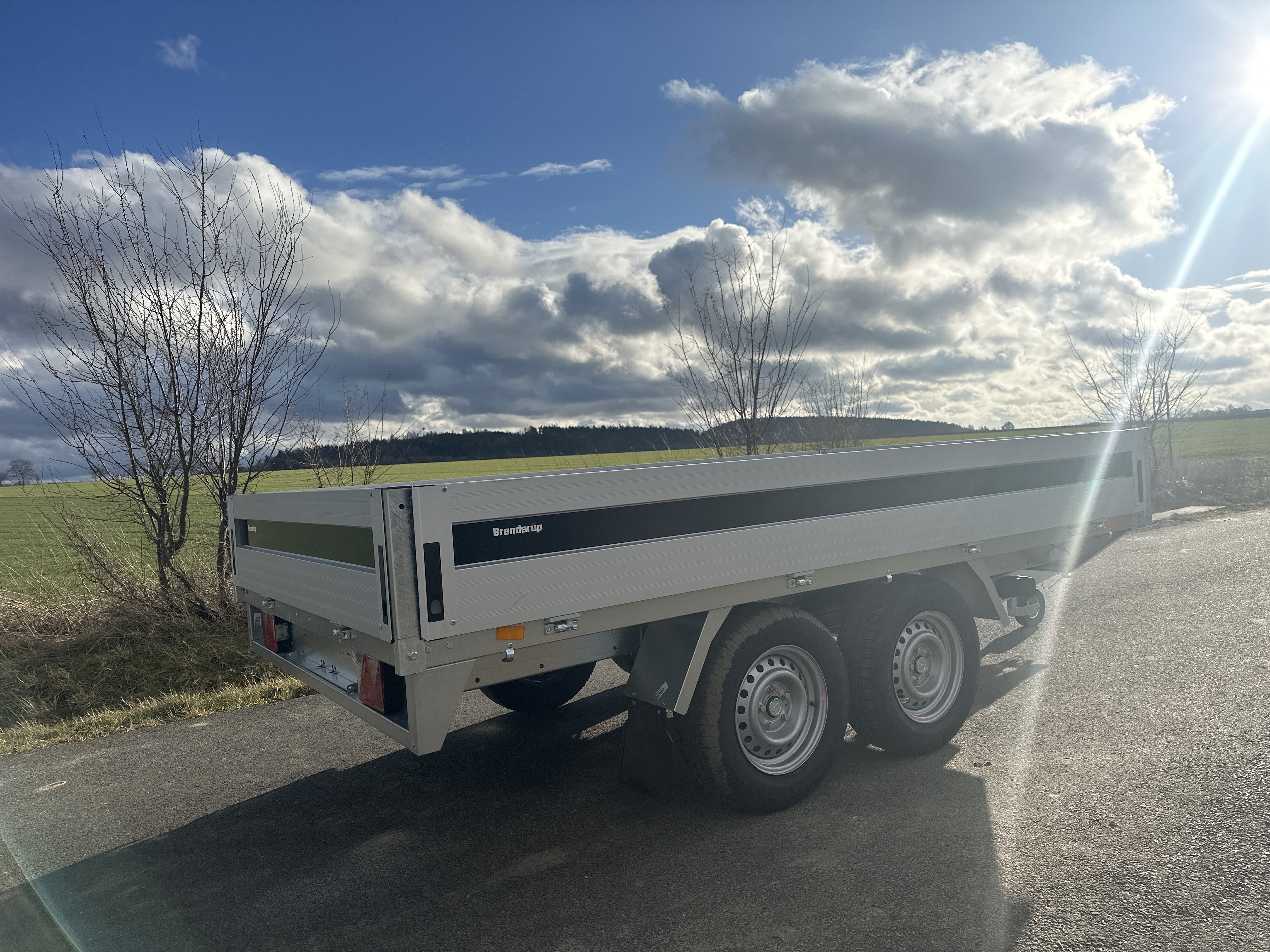 Brenderup 5325ATB 2500 kg ALU - INTEGROVANÉ NÁJEZDY - 325x180