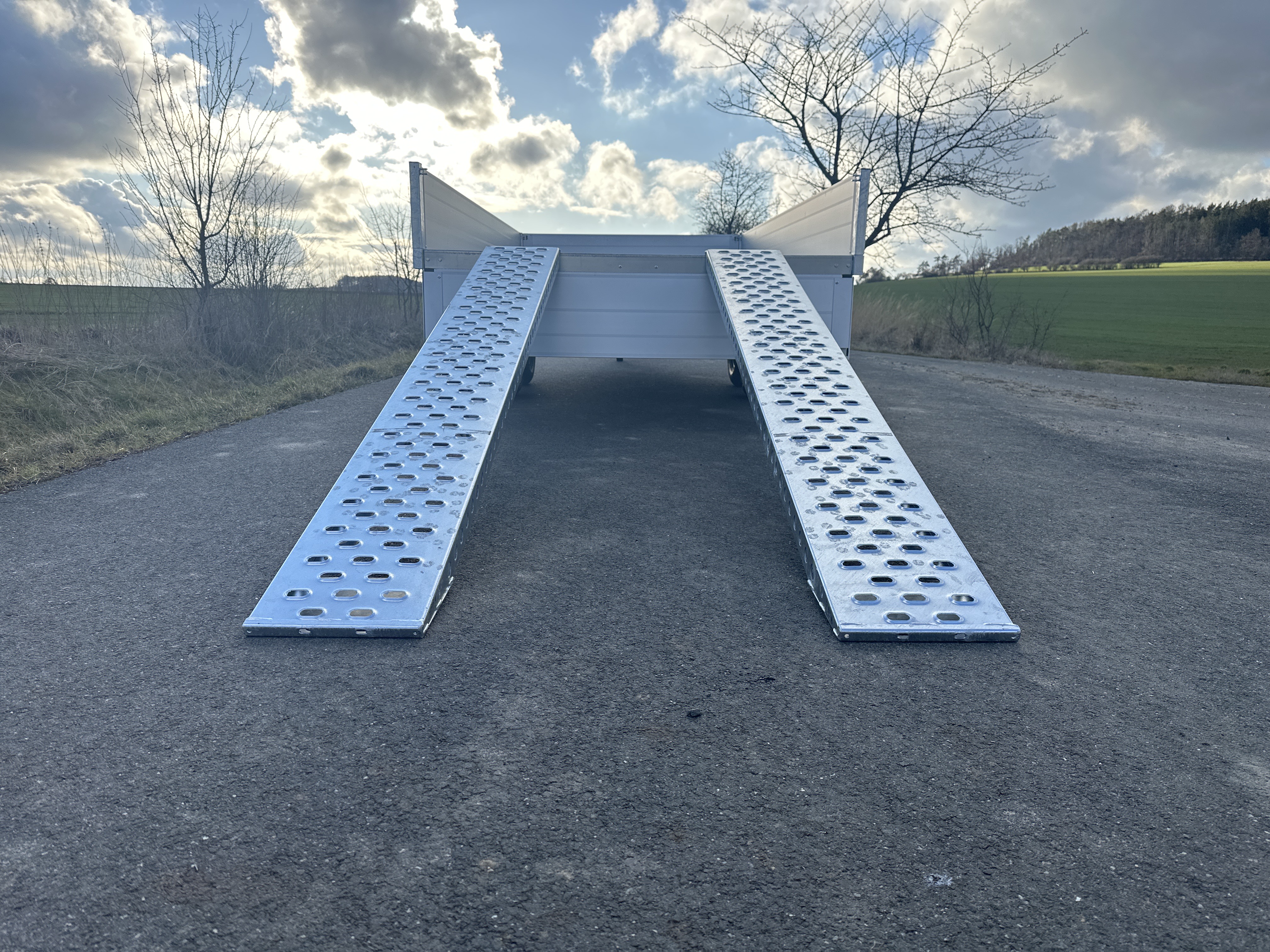 Přívěsný vozík Brenderup 5375 - INTEGROVANÉ NÁJEZDY , 375x180x35