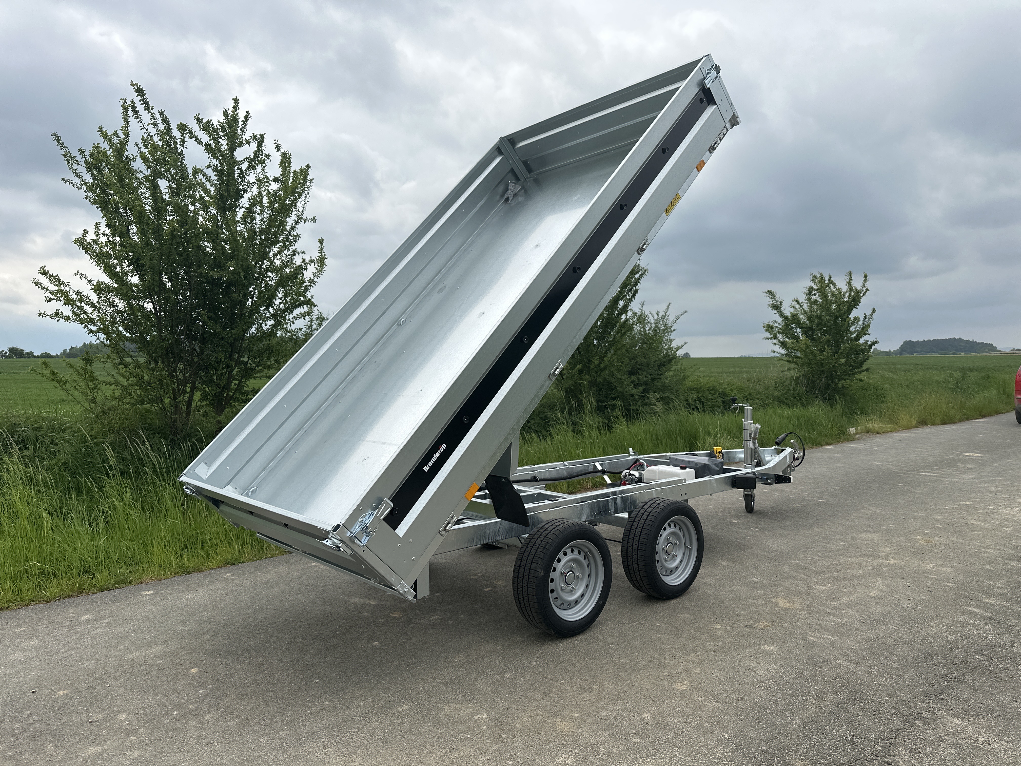 Elektrohydraulický sklápěč Brenderup BT4310STB 2700 kg, 3080x1680x350