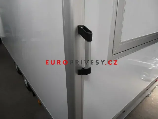 Prodejní stánek 420x203x230 cm - 2000 kg + zadní prodejní okno