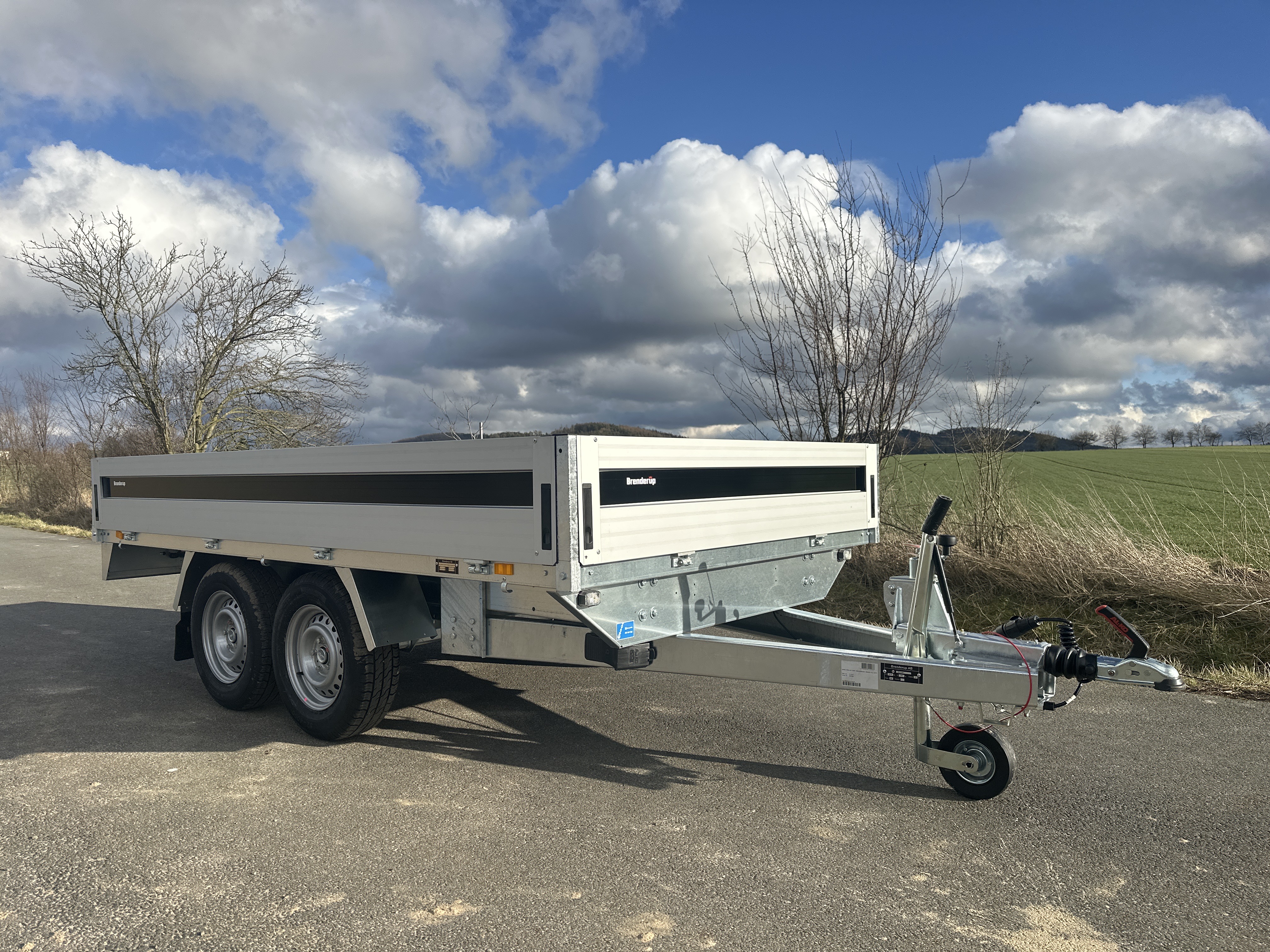 Brenderup 5325ATB 2500 kg ALU - INTEGROVANÉ NÁJEZDY - 325x180