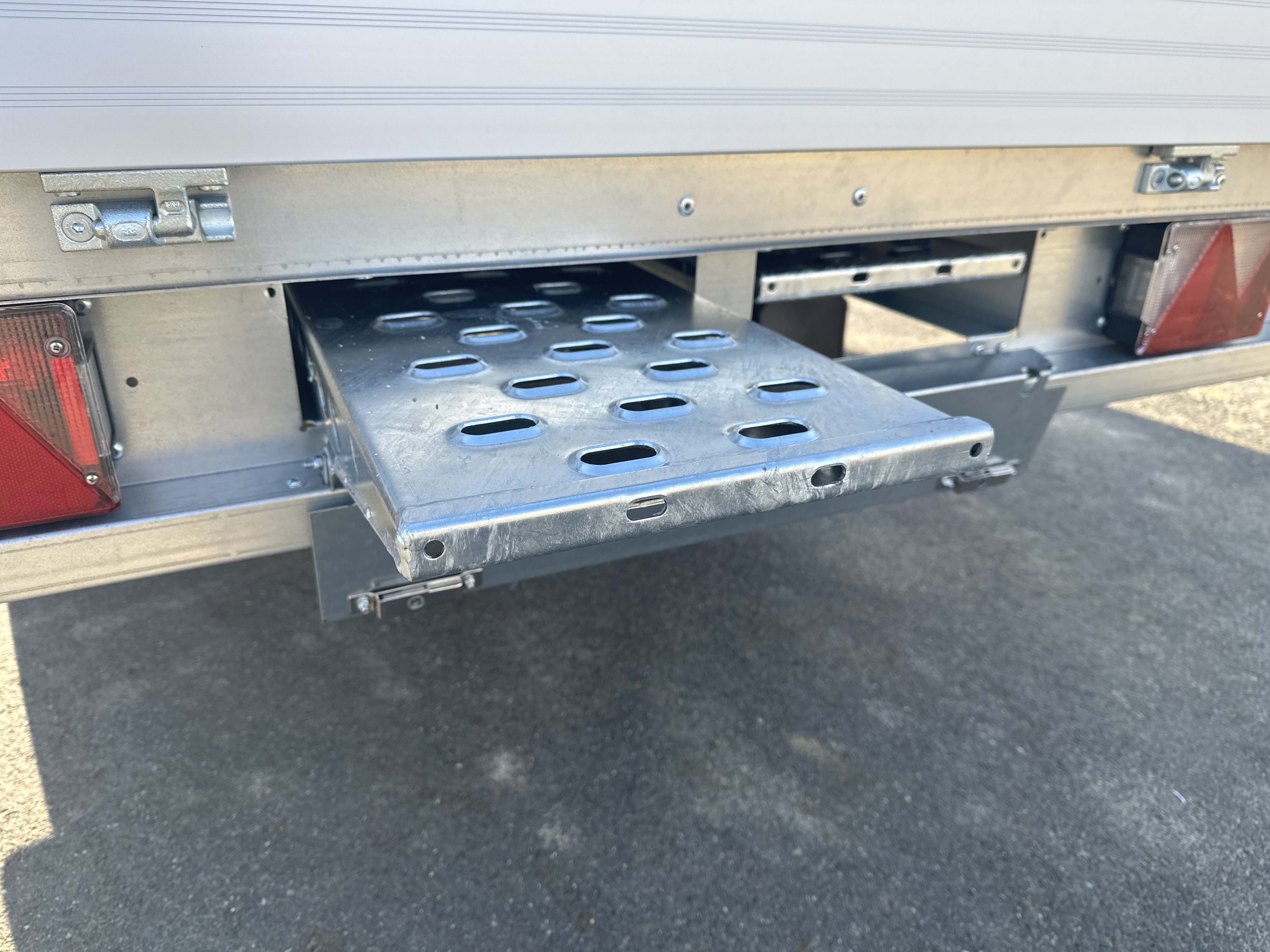 Přívěsný vozík Brenderup 5375 - INTEGROVANÉ NÁJEZDY , 375x180x35