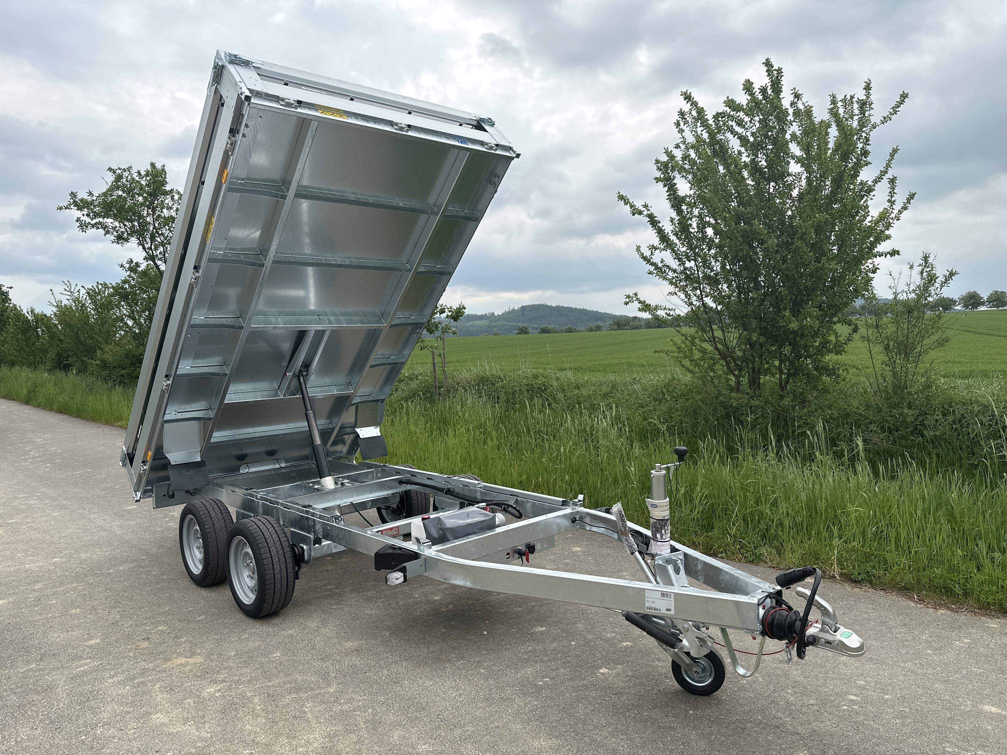 Elektrohydraulický sklápěč Brenderup BT4310STB 2700 kg, 3080x1680x350