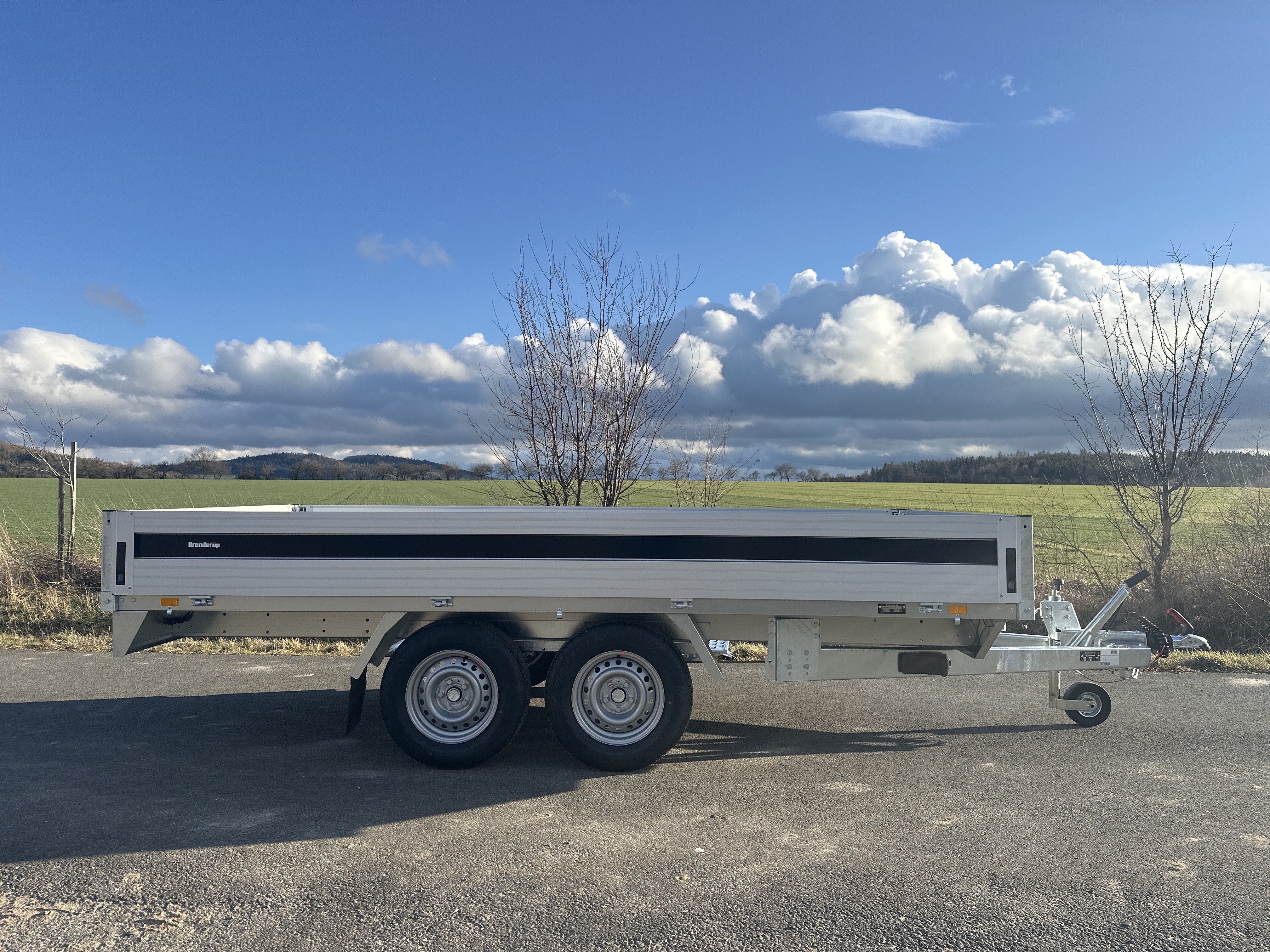 Přívěsný vozík Brenderup 5375 - INTEGROVANÉ NÁJEZDY , 375x180x35