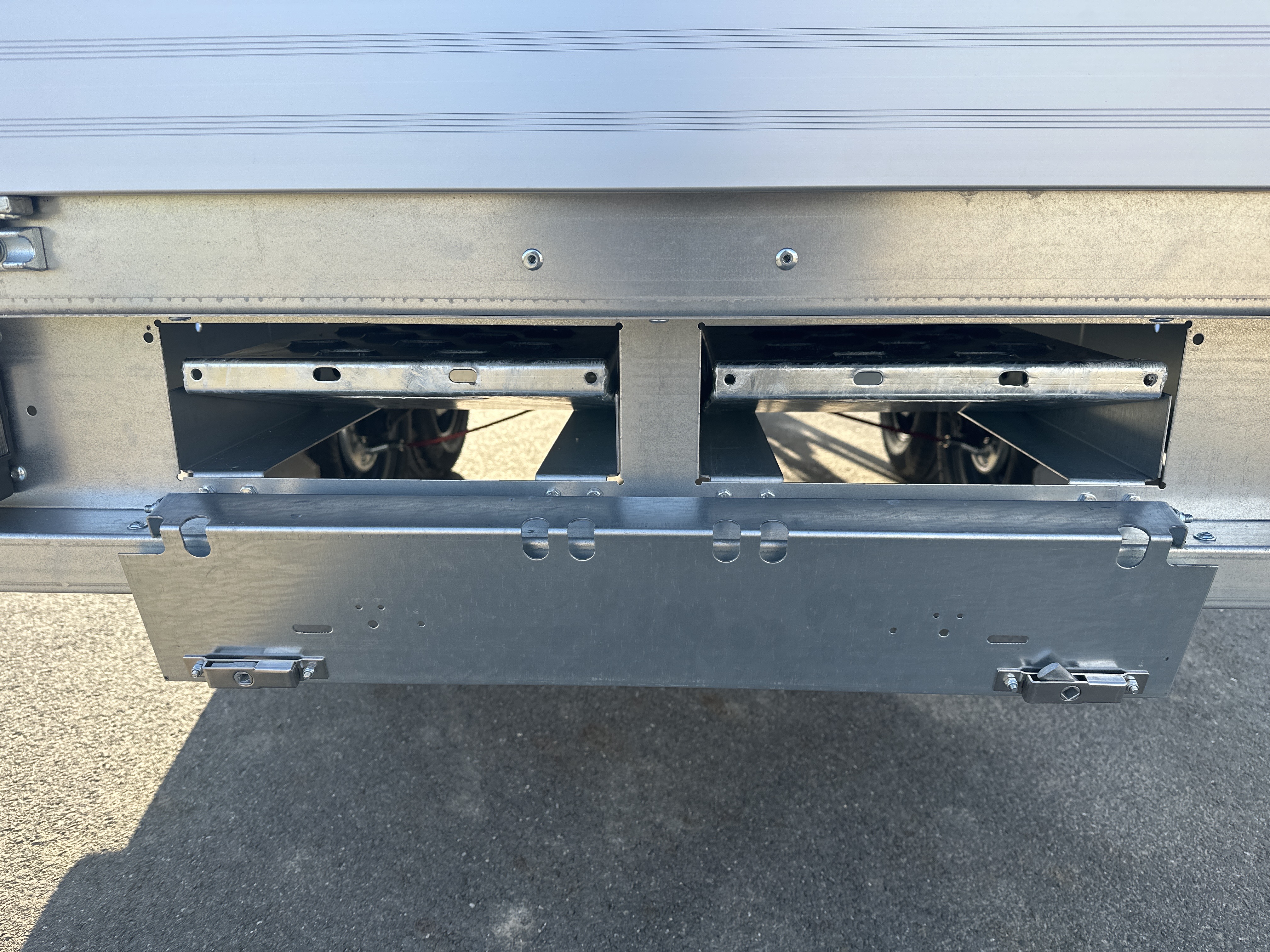 Přívěsný vozík Brenderup 5375 - INTEGROVANÉ NÁJEZDY , 375x180x35