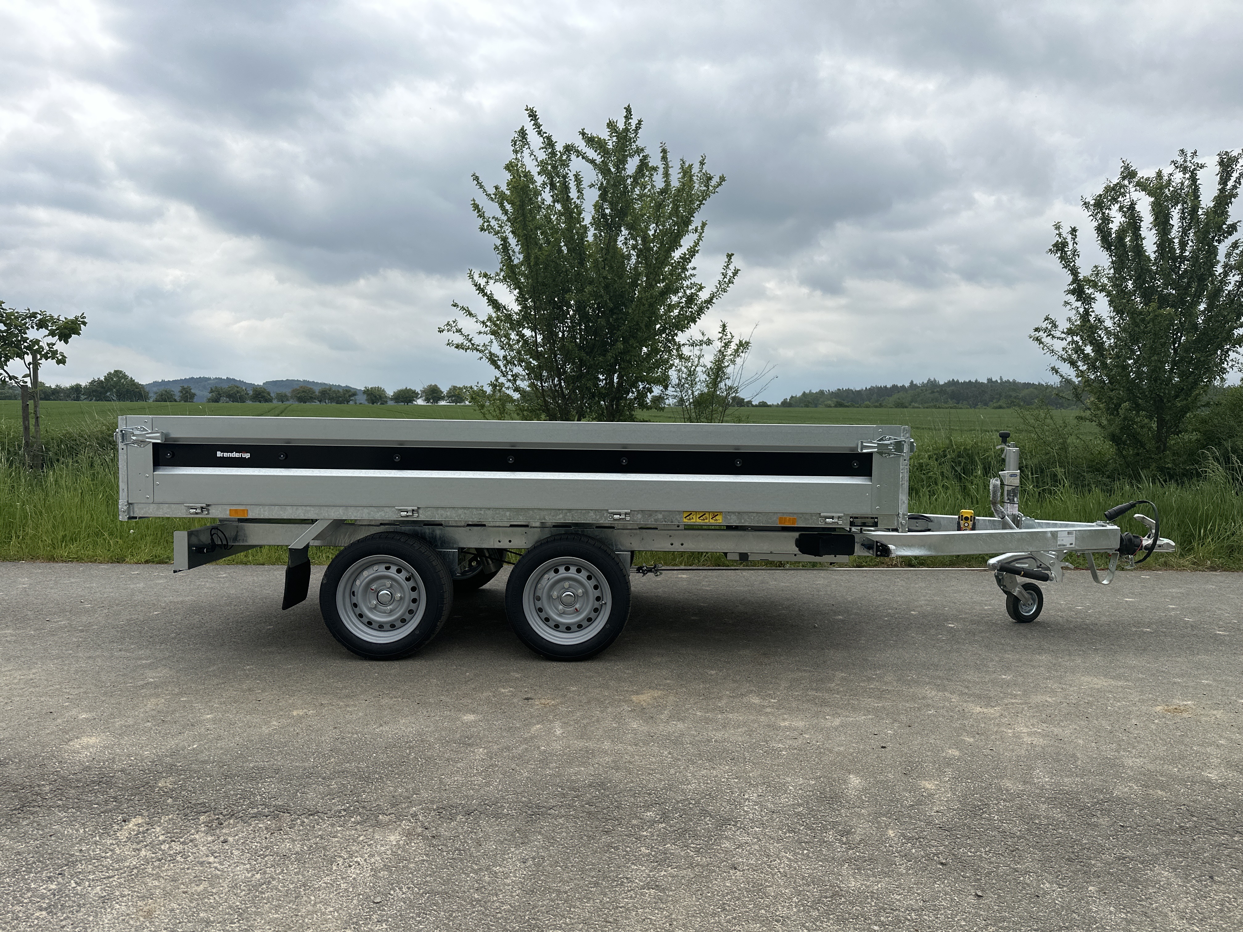 Elektrohydraulický sklápěč Brenderup BT4310STB 2700 kg, 3080x1680x350